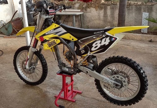 Suzuki - (, leggi